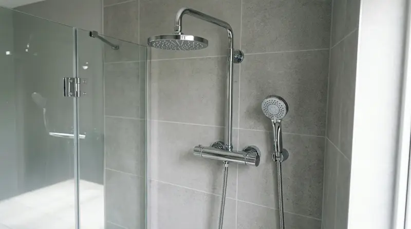 How to Choose Durable Shower Glass Fittings for High-Traffic Hotel Projects